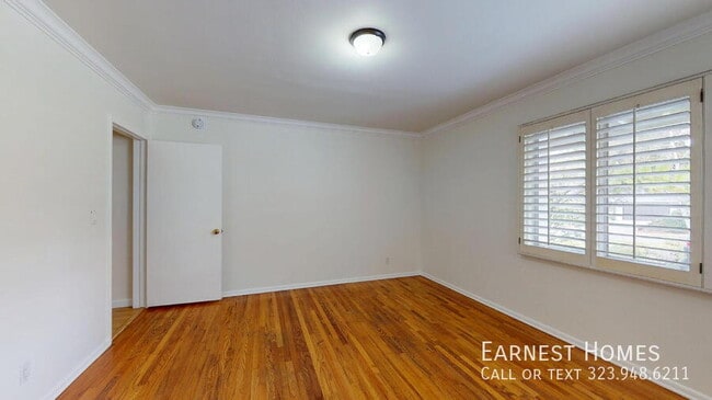 Building Photo - 4121 Hayvenhurst Dr