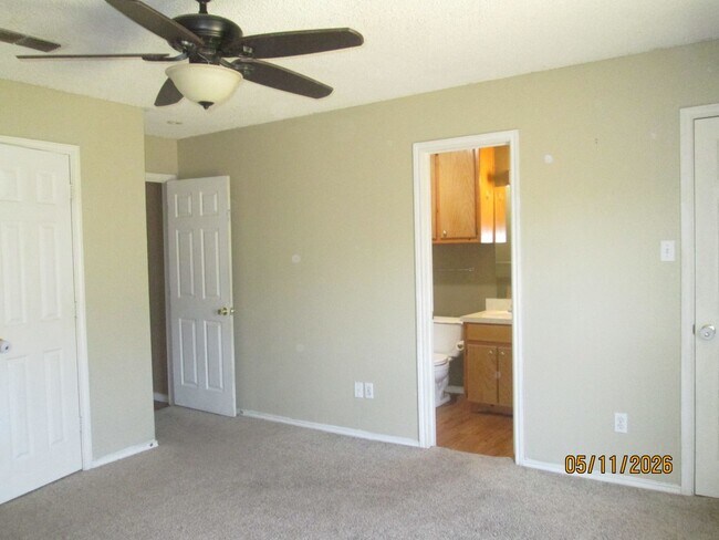 Building Photo - HOUSE - 3 Bedrooms, 2 Bath, 2 Car Garage