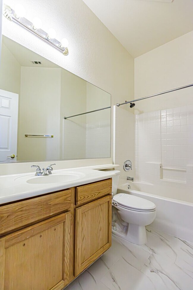 Building Photo - 1 Story home located in Southern Highlands
