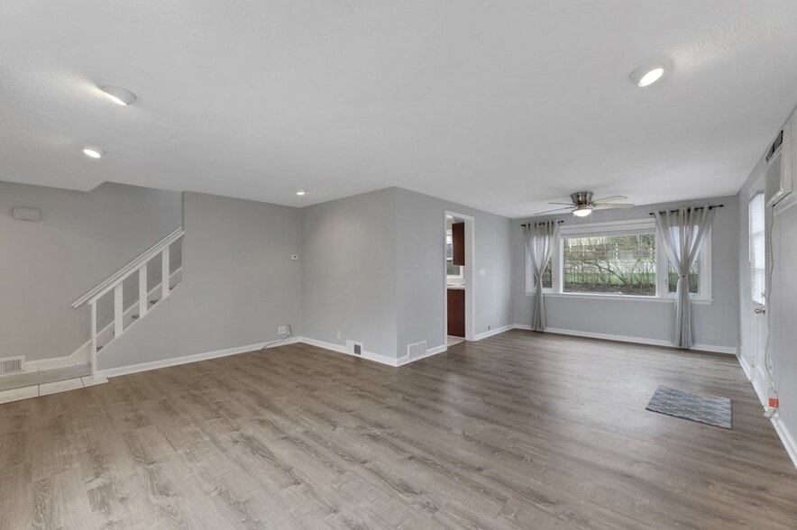 Building Photo - 95 Grove St