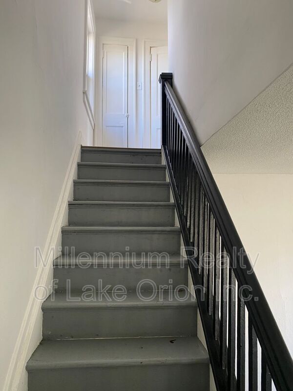 Building Photo - 638 Joslyn Ave