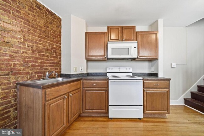 Building Photo - 403 W South St
