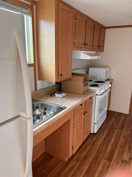 Kitchen - 52 Meadowview Ln