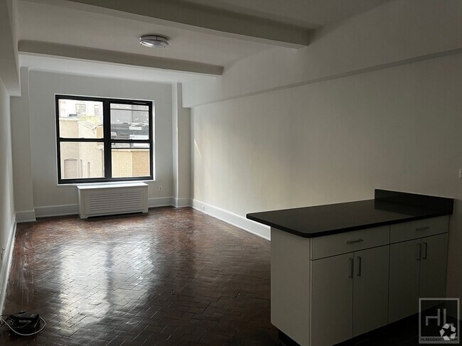 Building Photo - 160 W 73rd St