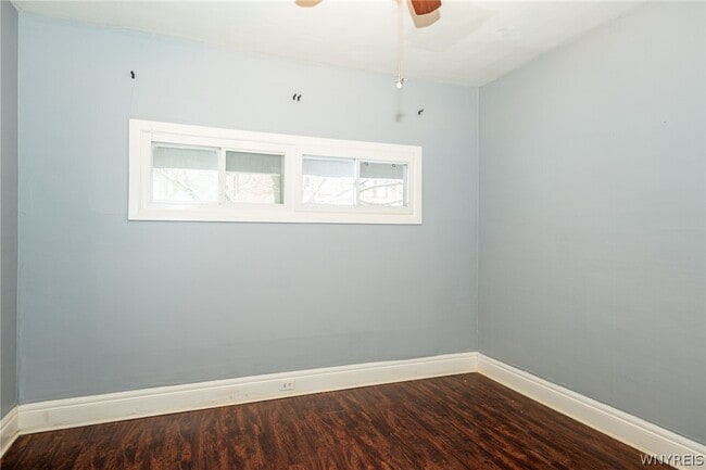 Building Photo - 11 Hoyt St