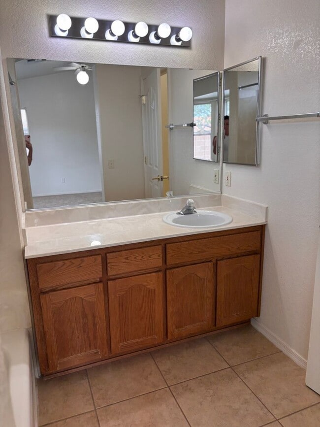 Building Photo - 3524 Plaza De Lanza