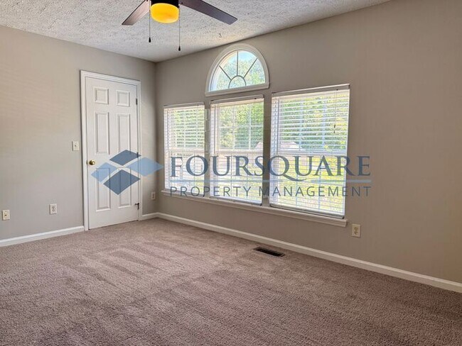 Building Photo - Spacious 4-Bed / 3-Bath Single-Family Home with Sunroom, Fenced Yard. Convenient to Southeast Ral...