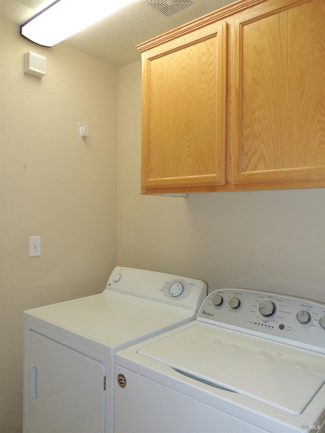 Building Photo - 640 Birch Ridge Dr