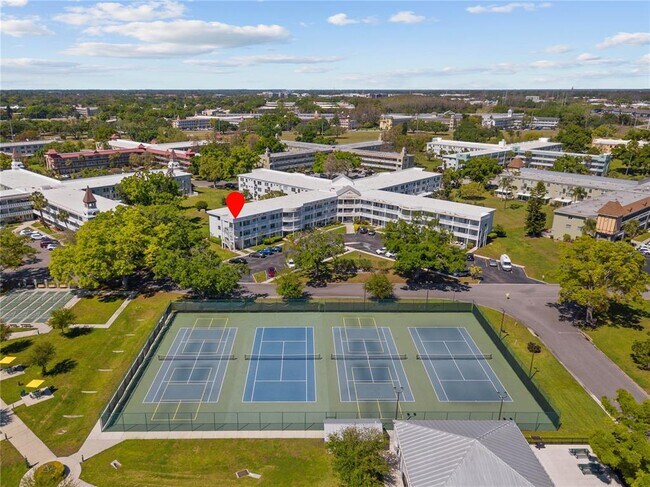 Building Photo - 2428 Columbia Dr