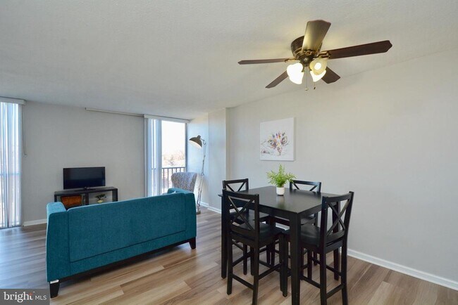 Building Photo - 4600 S Four Mile Run Dr