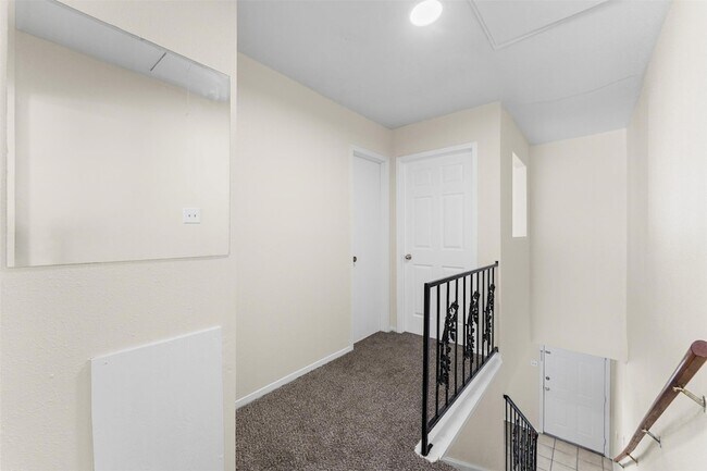 Building Photo - 1076 Willow Oaks Cir