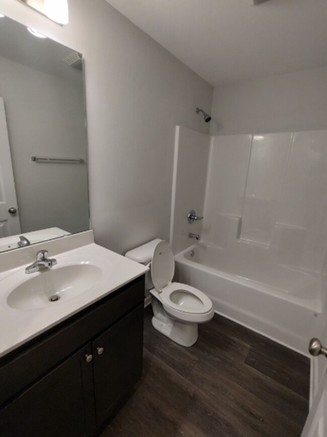 Building Photo - Move in Ready! Easy & Quick move-in process