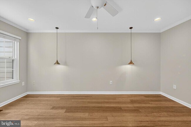 Building Photo - 8605 Western Oak Dr