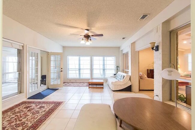 Common Area - 3508 Grande Bulevar