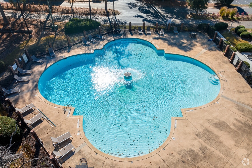 Pool - Nova at College Park