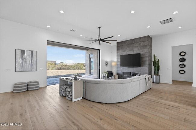 Building Photo - 13290 E la Junta Rd