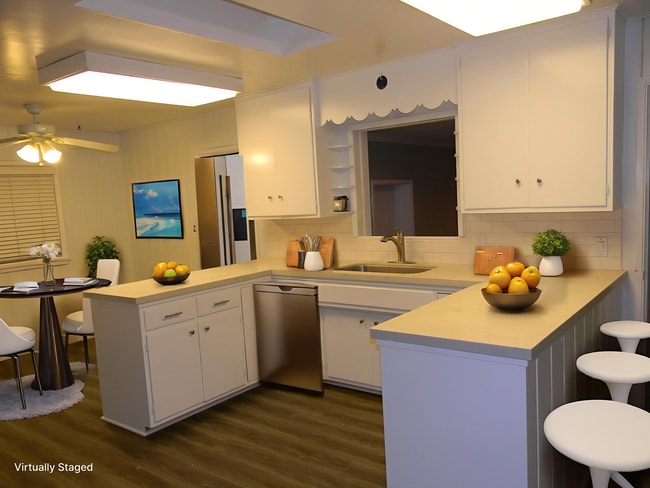 Building Photo - 1143 E Rose Ave