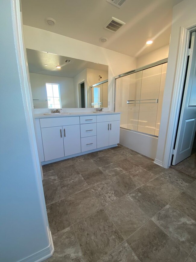 Building Photo - Like New Menifee 4 Bedroom Home