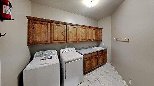 Building Photo - 741 Fox Bend Trail