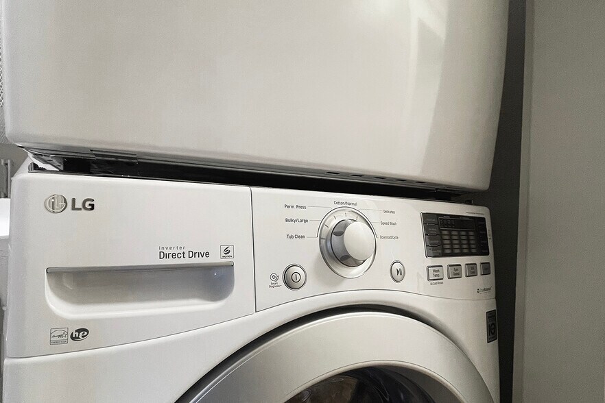 Building Photo - 6 SE 136th Ave