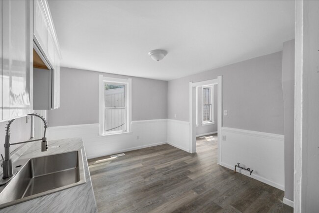 Building Photo - 416 Colburn St