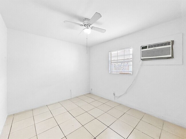 Building Photo - 10464 106th Ave N