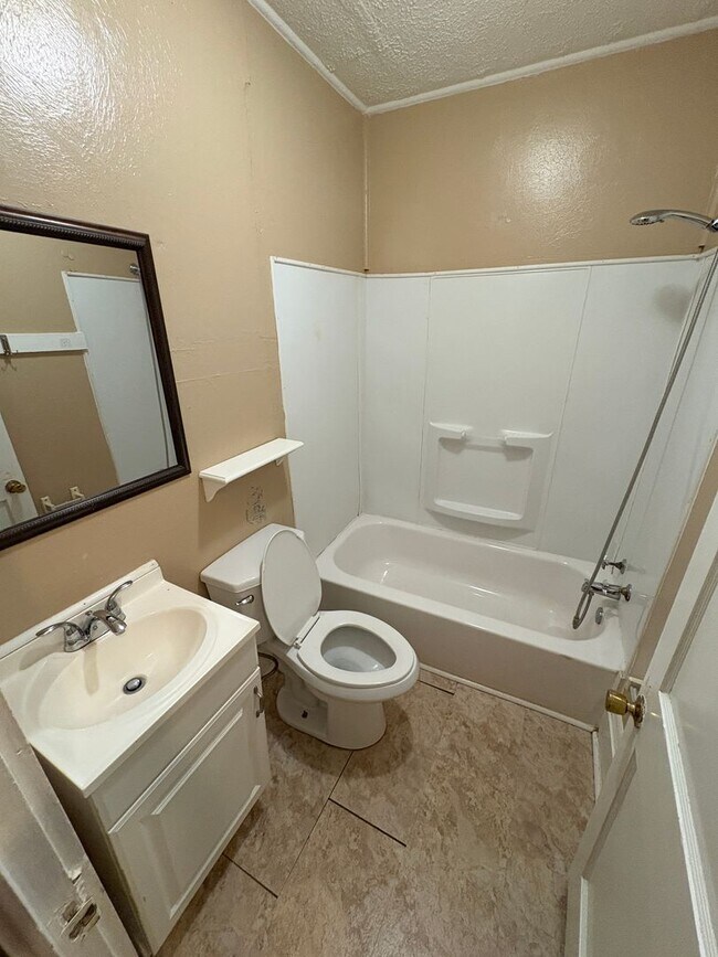 Building Photo - East 14th Triplex