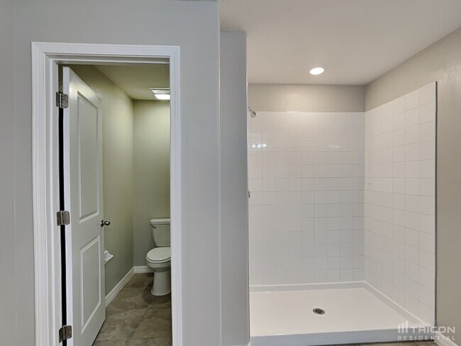 Building Photo - 1605 Broad Winged Hawk Dr