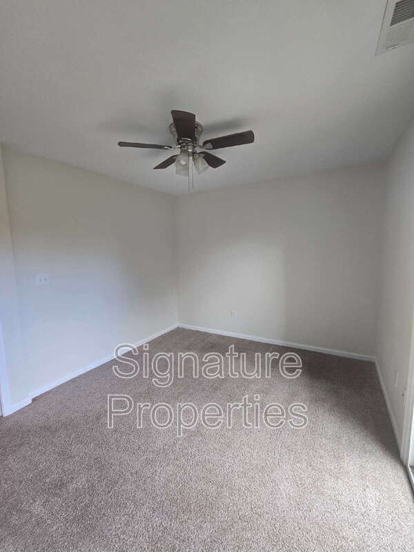 Building Photo - 3831 Buchanan Dr