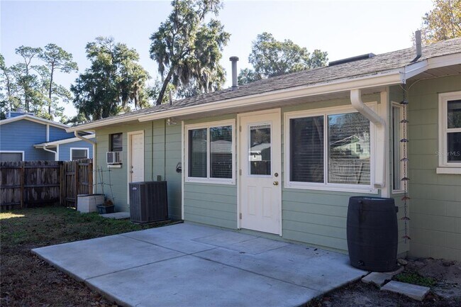 Building Photo - 7604 SW 56th Ave