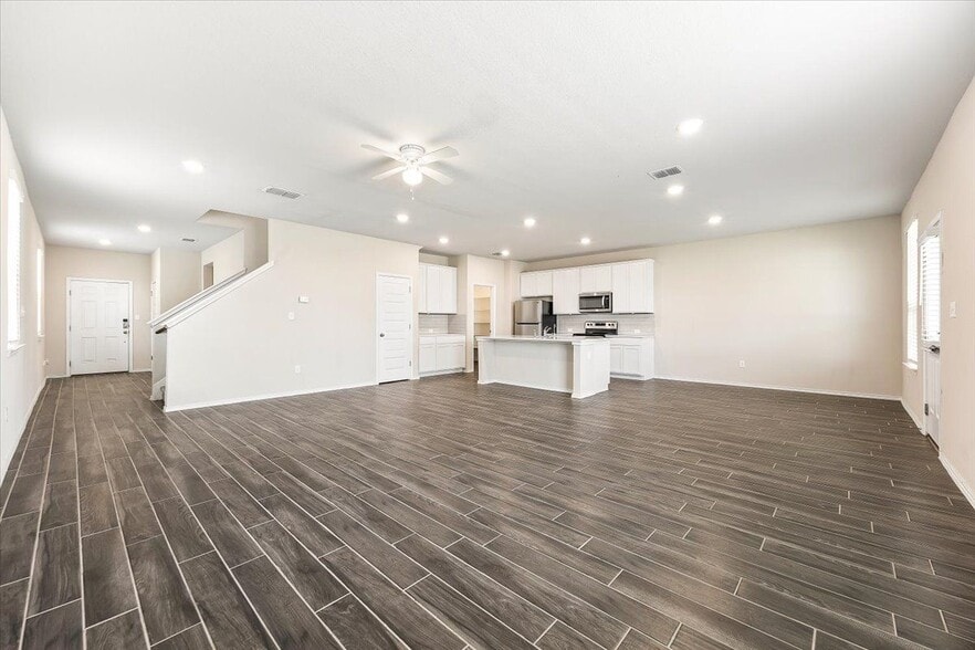 Building Photo - 2521 Ayers Dr