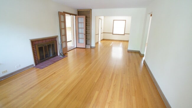 Building Photo - 1229 Middlebury Ln