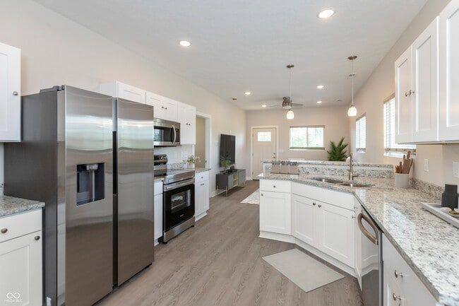 Building Photo - 526 N Elder Ave