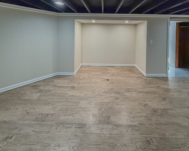 Building Photo - 2710 Pendleton Dr