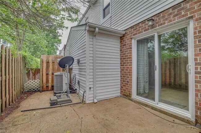Building Photo - 590 Tenbee Ln