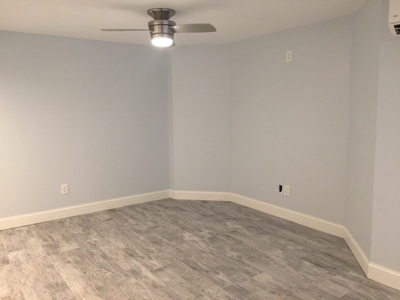 Building Photo - 16 Sherwood Dr