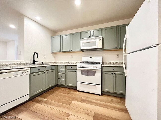 Building Photo - 9291 Hollander Ave