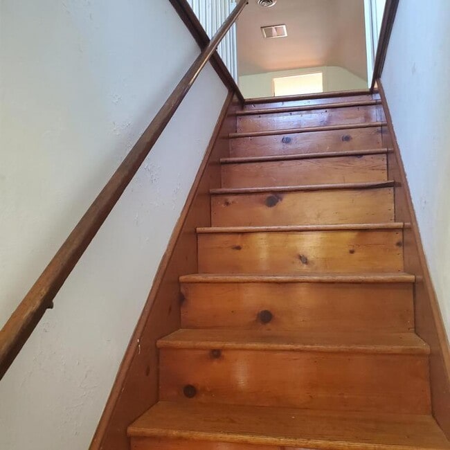 Building Photo - 766 Borden Rd