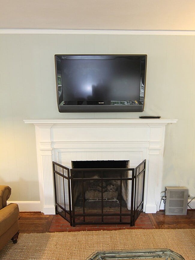 Building Photo - Adorable, Renovated Bungalow with Huge Yar...