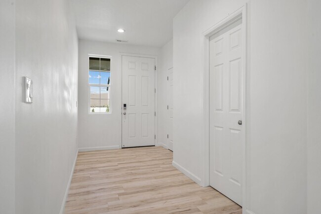 Building Photo - 1442 N 1130 E