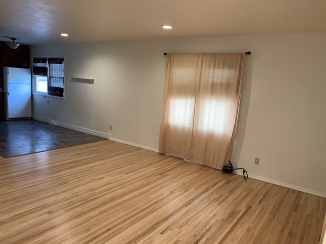 Building Photo - 624 Carol Dr