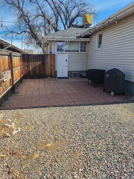 Building Photo - 211 S 6th Ave