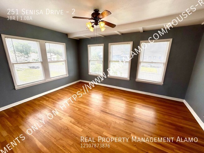 Building Photo - **APPLICATION RECEIVED** *MOVE IN SPECIAL!...