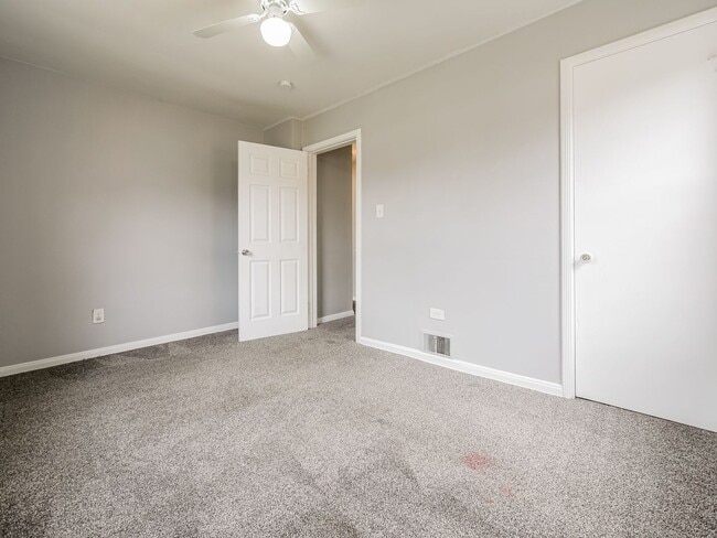 Building Photo - Welcome to this charming 3-bedroom, 1-bath...