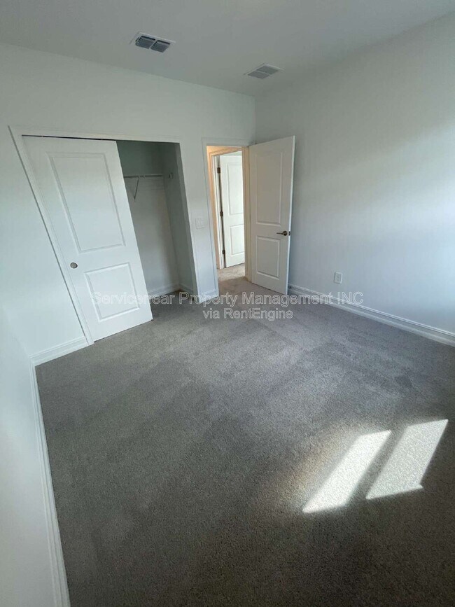 Building Photo - 7124 119th Ct E
