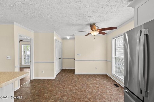 Building Photo - Wonderful Neighborhood with City Convenience!