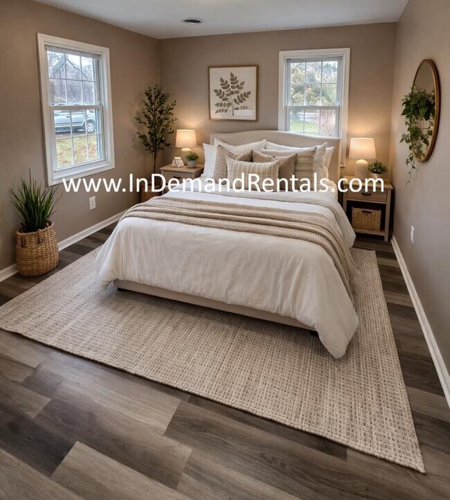 Building Photo - 325 Malaga Park Dr