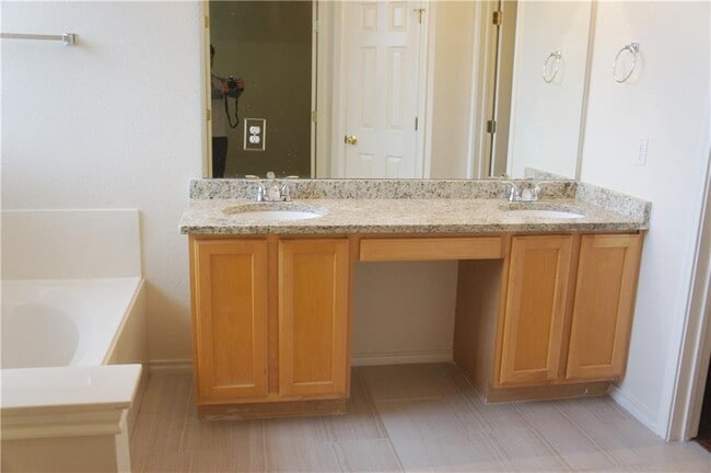 Building Photo - 13632 Campesina Dr