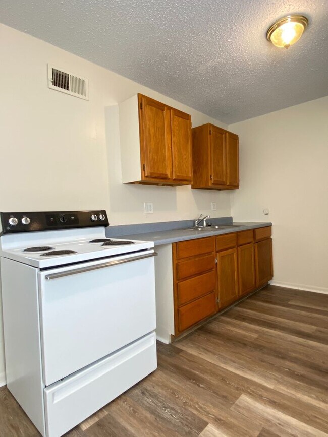 Building Photo - 3387 SW Brendan Ave