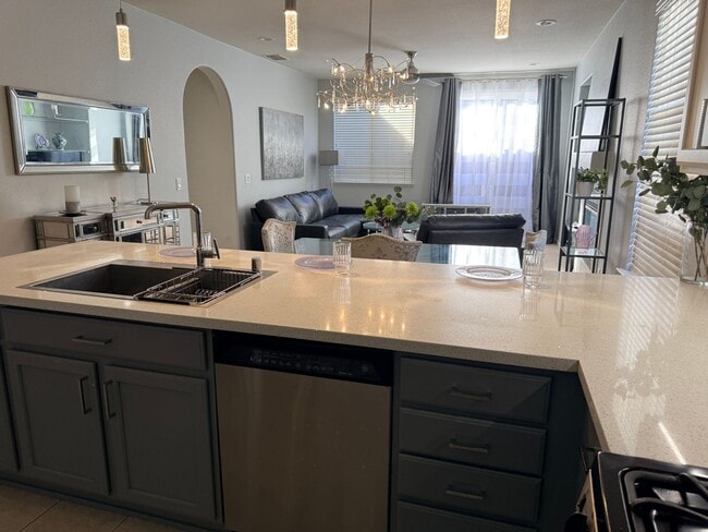 Building Photo - Beautiful 3bd/2ba Natomas Home with 2 Car Garage!